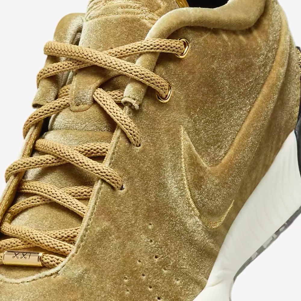 Nike LeBron XXI   Metallic Gold Velvet Sneakers
